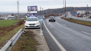 Камион и лека кола катастрофираха край Девня