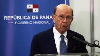 Президентът на САЩ Доналд Тръмп обмисля дали да уволни търговския министър