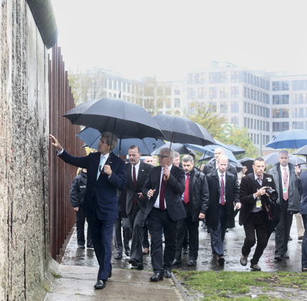 До Берлинската стена Кери и Щайнмайер се обявиха против нова Студена война