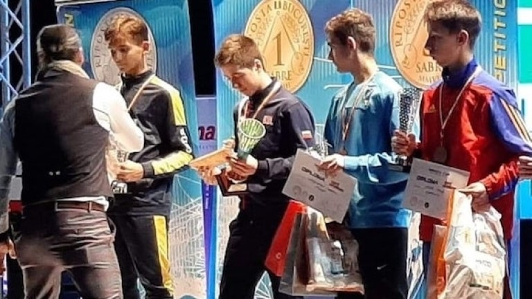 Две златни и едно сребърно отличие за младите български сабльори в Букурещ