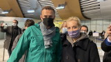 Навални се върна в Москва, арестуваха го минути по-късно