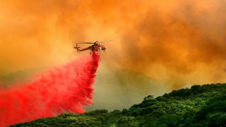 ЕС хвърля авиацията срещу горските пожари