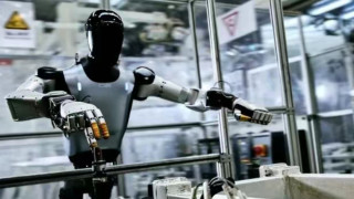 Хуманоидни роботи на Xiaomi вече сглобяват коли наравно с хората