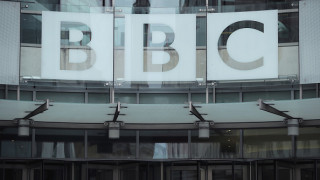Шефът на Би Би Си се оттегля заради заем за Борис Джонсън