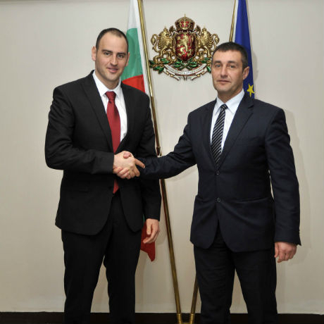 По 35 бона за световна титла и през 2013-а