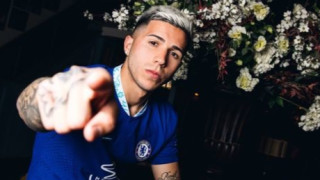 Аржентинецът Енцо Фернандес вчера официално стана най скъпият футболист в историята