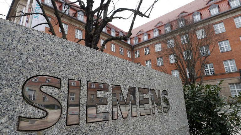 Германският индустриален конгломерат Сименс обяви, че е прекъснал някои връзки