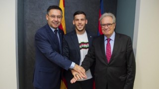 Юношата на Барселона Карлес Перес подписа нов договор с тима