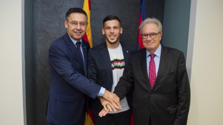 Юношата на Барселона Карлес Перес подписа нов договор с тима.