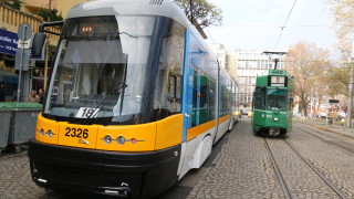 Тежка катастрофа между трамвай и лек автомобил стана в София