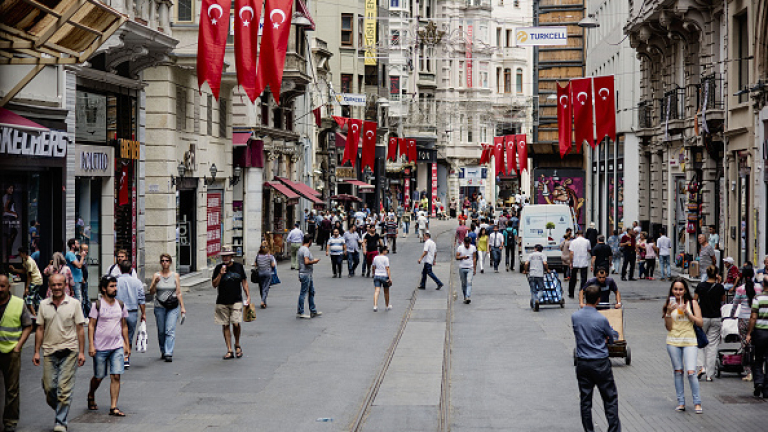Турция задържа 136 служители на съдилищата 