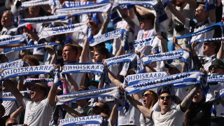 Завръщането на феновете на Финландия у дома след мачовете на