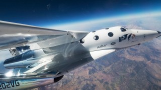 Туристическият космически кораб на Върджин Галактик Virgin Galactic докосна границата