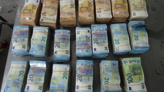 Турци превозвали около половин милион евро са задържани на Дунав