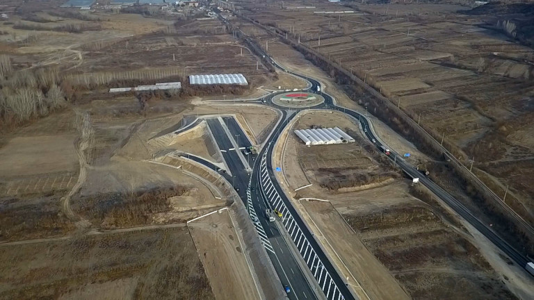 Кадри от въздуха на новите 24 км от "Струма" между Кресна и Сандански 
