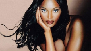 Наоми Кембъл за малко да оплешивее