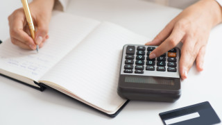 Финансовата грамотност достига своя връх на 54 годишна възраст според проучване