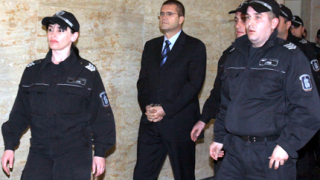 Общественият интерес "остави" Цонев и другите в ареста
