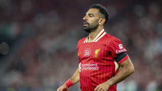 Футболистите на Ливърпул излязоха на терена със специални тениски в