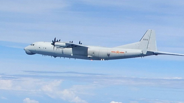 Китайски разузнавателен самолет следи военно учение на САЩ