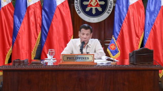 Филипинският президент Родриго Дутерте заплаши с военно положение за да