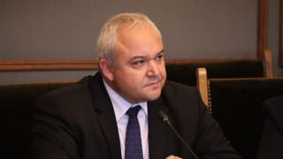 В кулоарите на парламента вътрешният министър Иван Демерджиев обясни че