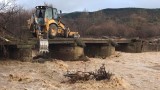 Хора и животни са евакуирани в няколко радомирски села