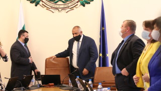 Премиерът Бойко Борисов недоумява необходимо ли е със заповед да