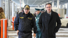 Министър Митов провери как работи новата система за влизане и излизане от ЕС