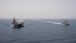 Иран "пропъди" US военен кораб от свои ВМС учения