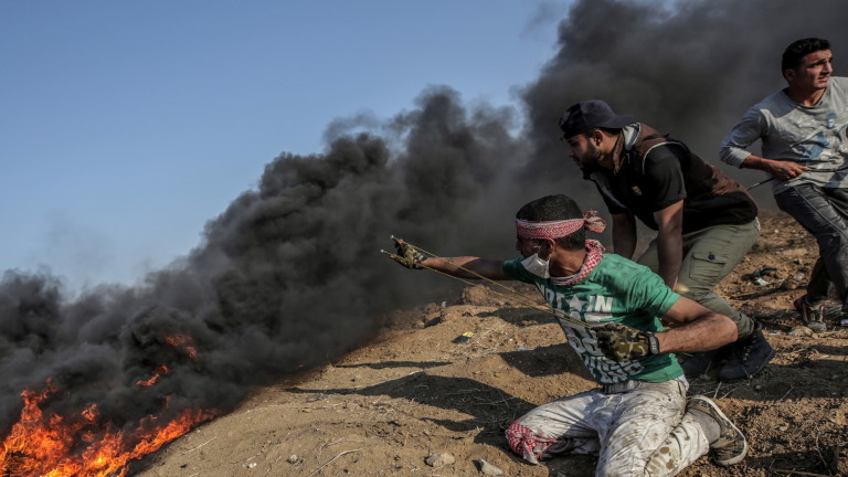 Седем палестинци и израелски войник убити при сблъсъци в Газа