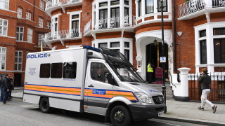 Въоръжен мъж беше застрелян от полицията в британската столица Лондон