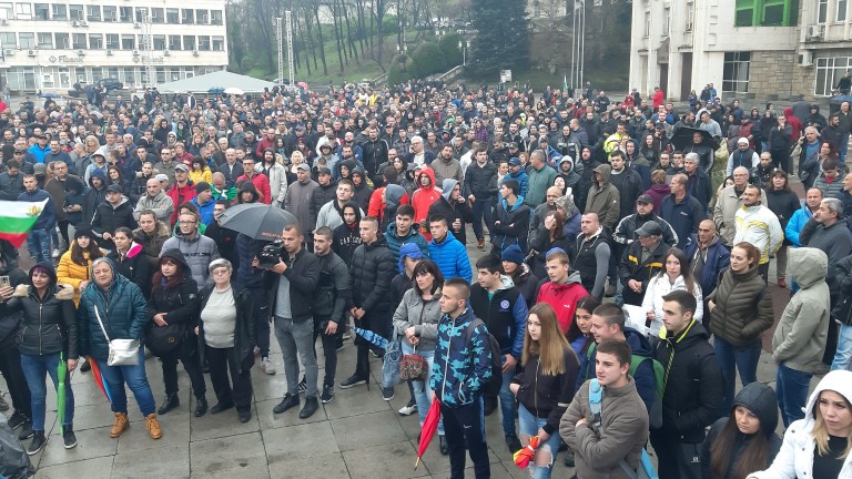 Пореден протест се проведе днес в Габрово, предаде Нова. Протестиращите