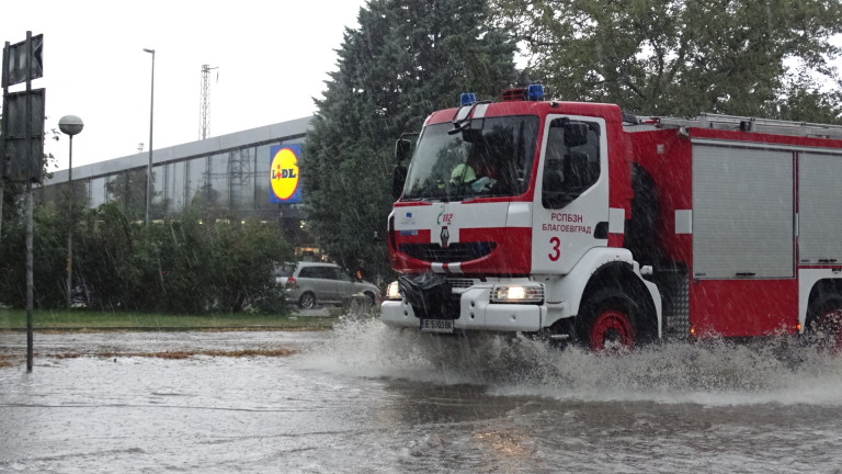 Порой наводни улиците на Хасково. Над града се е излял