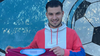 Бившият полузащитник на Локомотив София Валентин Николов официално вече е играч на друг