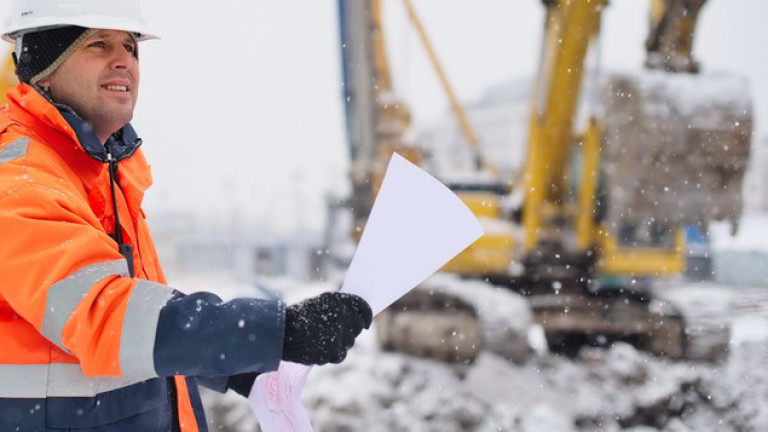 Работодателите да съобразят условията на труд с прогнозата за опасно студено време