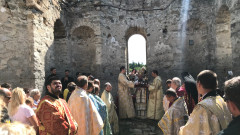 Старозагорският митрополит отслужва литургия в Потопената църква на яз. "Жребчево"