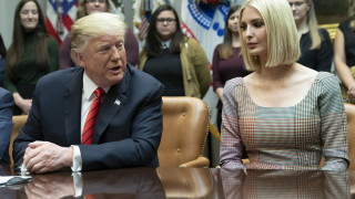 Президентът на САЩ Доналд Тръмп обмисля възможността да остави 300