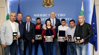 Министърът на младежта и спорта Красен Кралев награди с почетни