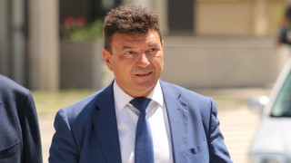 Тричленен състав на Върховния касационен съд ВКС оставя в сила