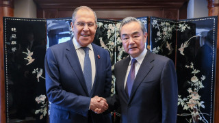 Руският външен министър Сергей Лавров и китайският външен министър Ван