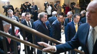 Политическото напрежение около засилващото се разследване за импийчмънт срещу президента