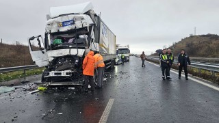 Тир се вряза в опашка от чакащи тирове на "Капитан Андреево"