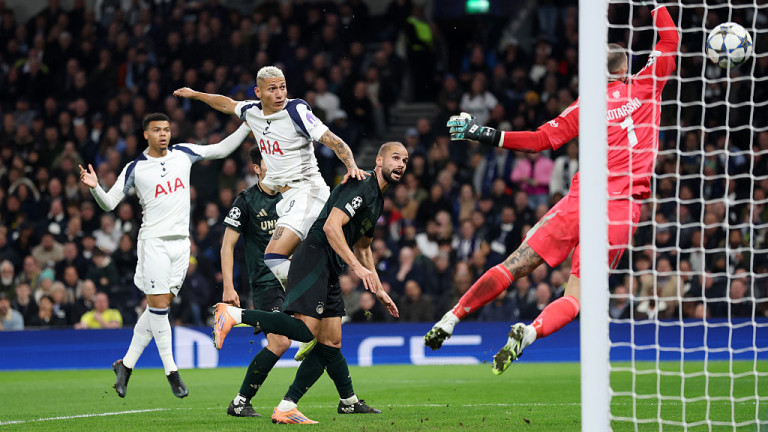 Тотнъм разпиля датчани дори и с човек по-малко