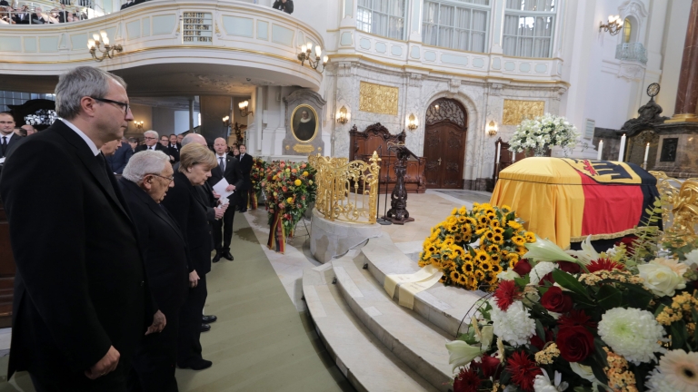 Държавно погребение за бившия канцлер Хелмут Шмит