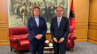 Киселова иска транспортна свързаност и активно парламентарно сътрудничество с Албания