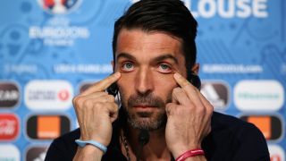 Изловиха вратаря на Ювентус на тясно Звездата на тима бе