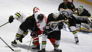 Българският национален отбор по хокей на лед започна с бляскава