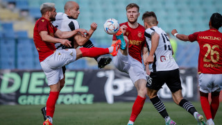 Трима от играчите на ЦСКА които висяха с картони и