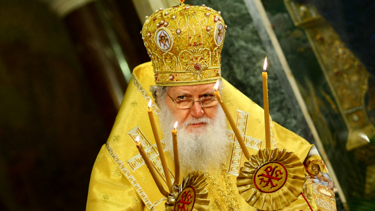 Патриарх Неофит пожела Бог всякога да бди над отечеството ни 